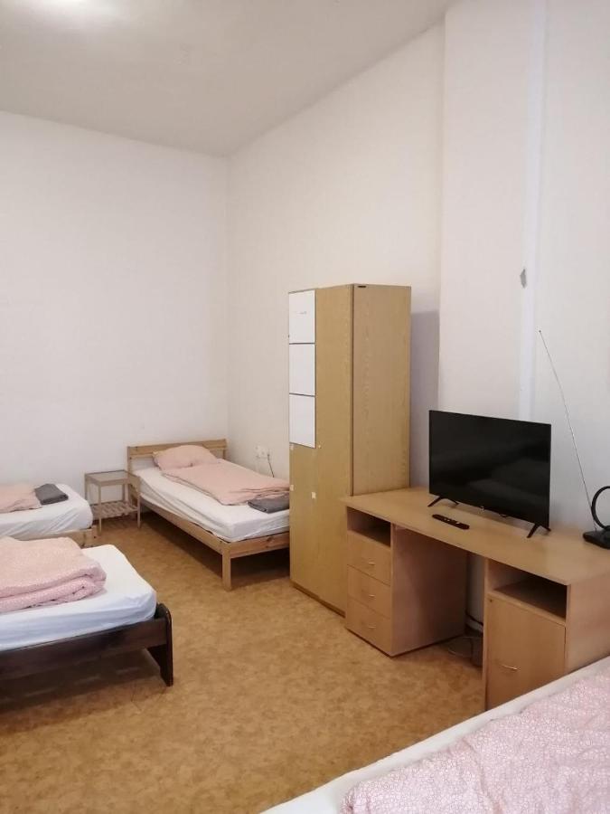 Near Main Railway And Bus Station Apartment Brno Ngoại thất bức ảnh